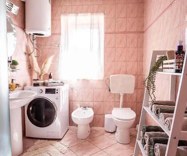 Pine & Oak Chalet Fužine