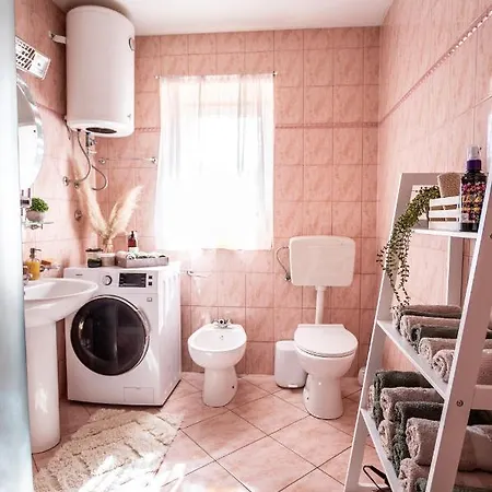 Pine & Oak Alpstuga Fužine